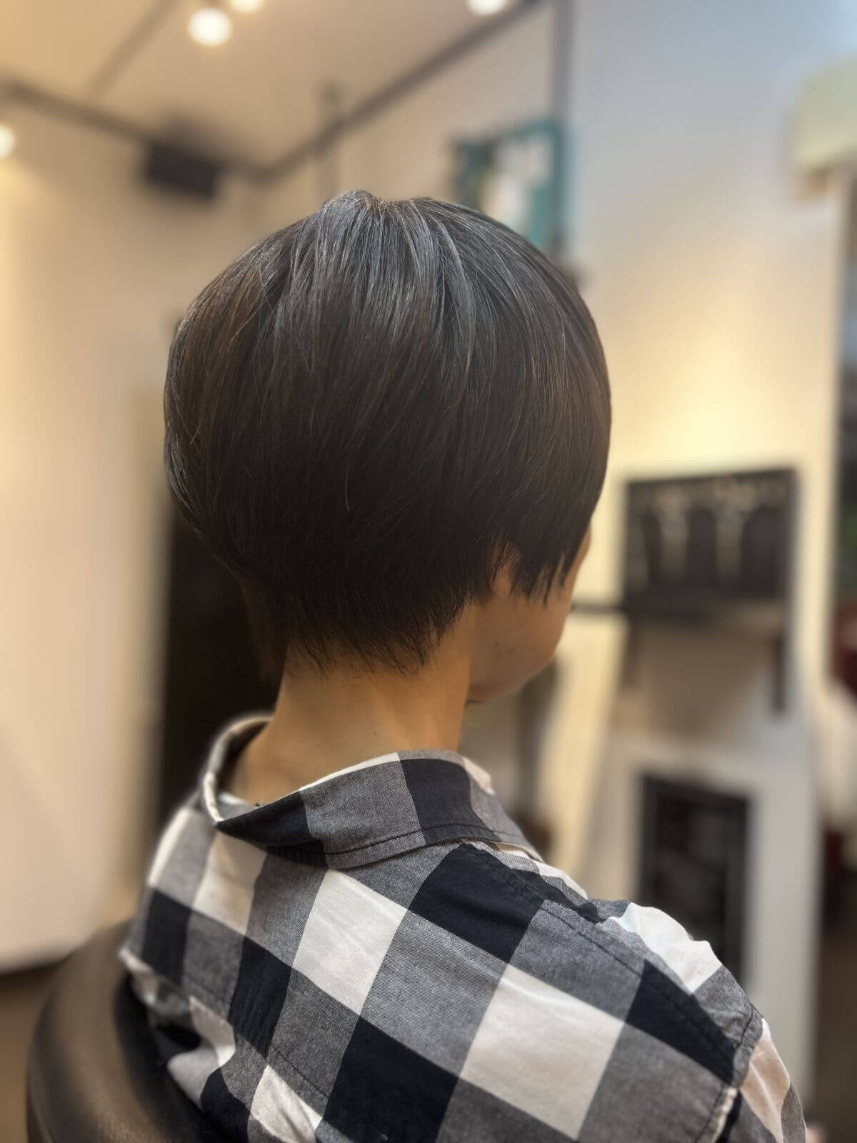 ショートヘアのバックショット